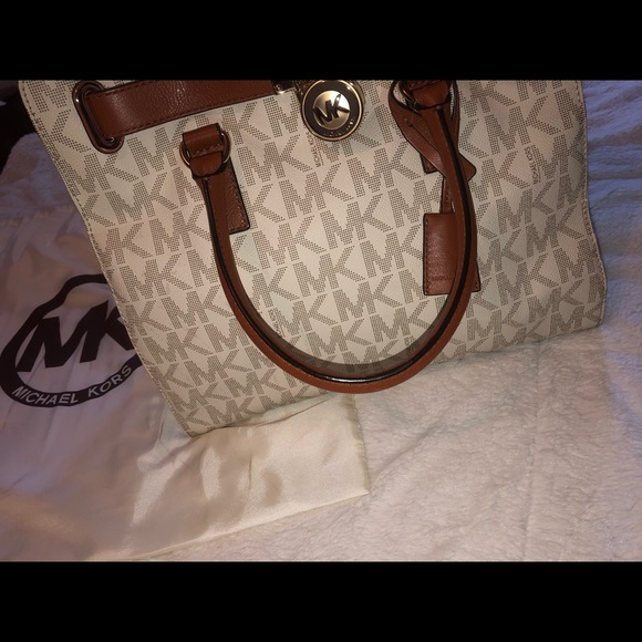 Micheal Kors bag. - Picture 7 of 8